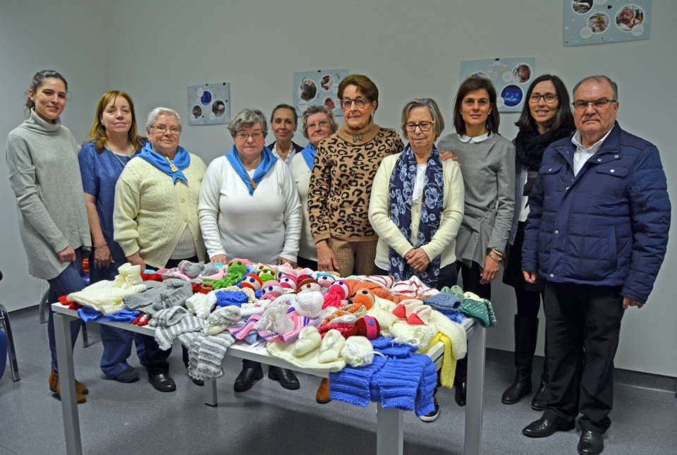 Câmara e idosos do Centro Histórico doam roupas à Neonatologia do Hospital de Braga