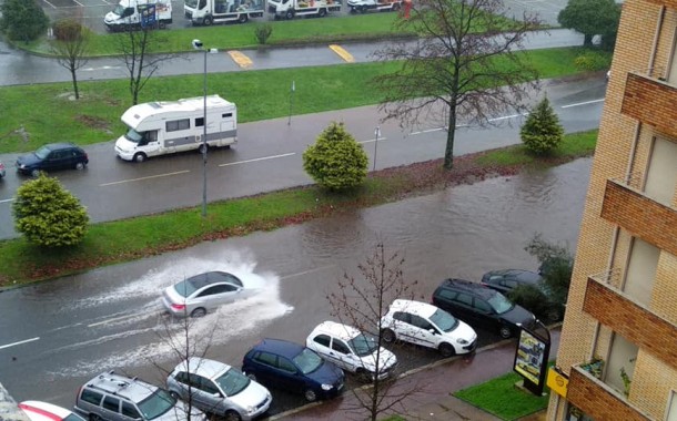 Mau tempo: Família resgatada de carro e deslizamentos de terras em Braga