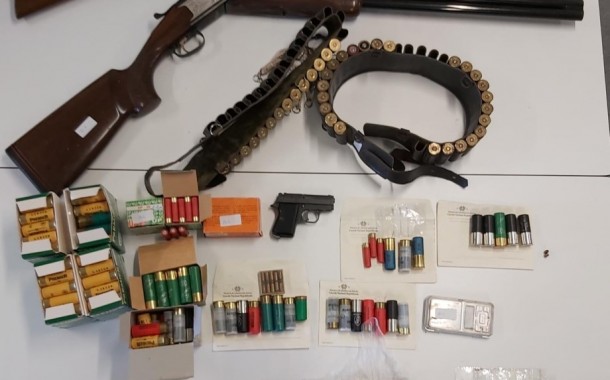 GNR detém homem com arsenal e mil doses de droga