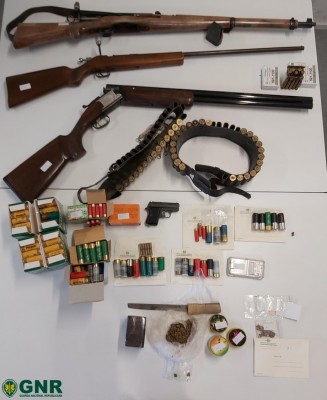 GNR detém homem com arsenal e mil doses de droga