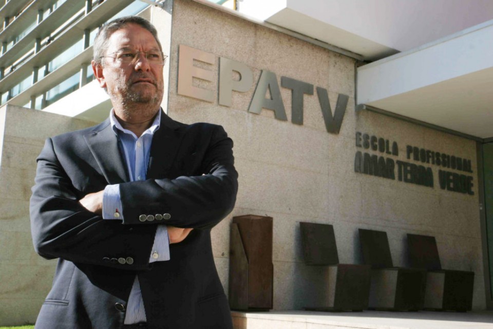 Director da EPAV desiste da compra de “carro de luxo” e acusa comunicação social de “denegrir” escola
