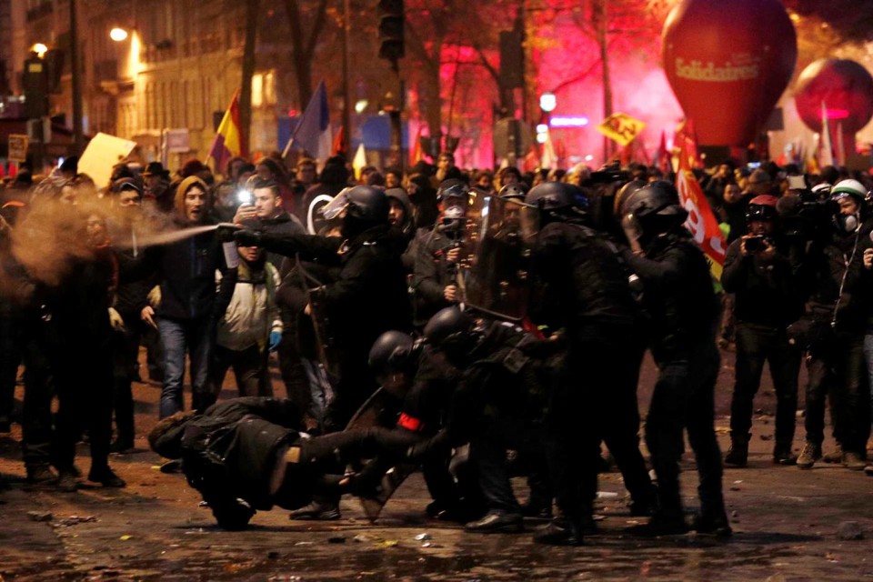 Greve Geral em França. Meio milhão de manifestantes e pelo menos 80 detidos em Paris