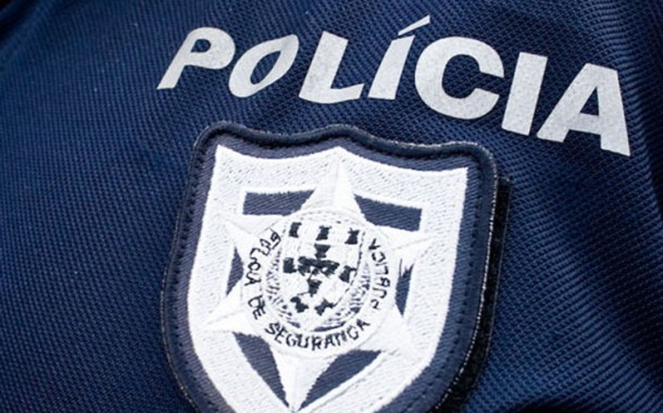 PSP/Braga deteve jovem por furto em estabelecimento comercial e procura homem que roubou lojista com uma faca