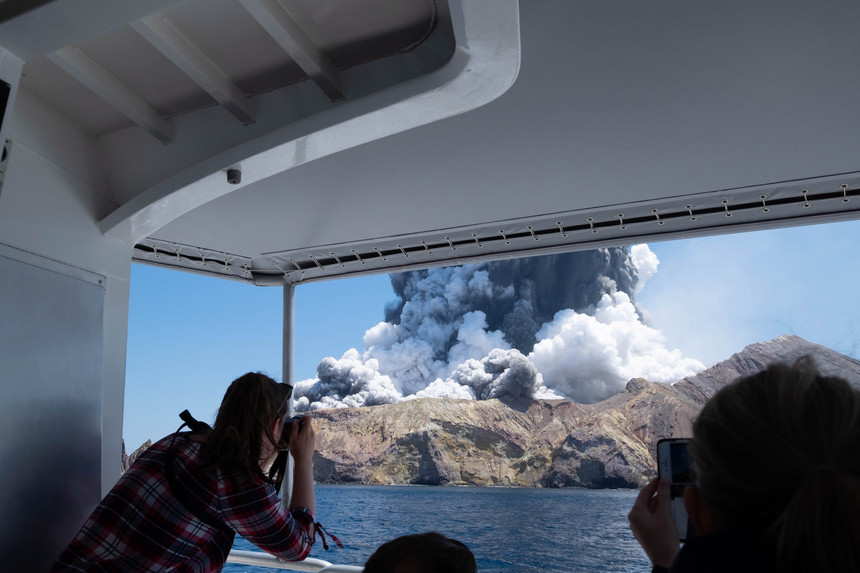 Pelo menos 20 turistas podem ter morrido em erupção de vulcão na Nova Zelândia