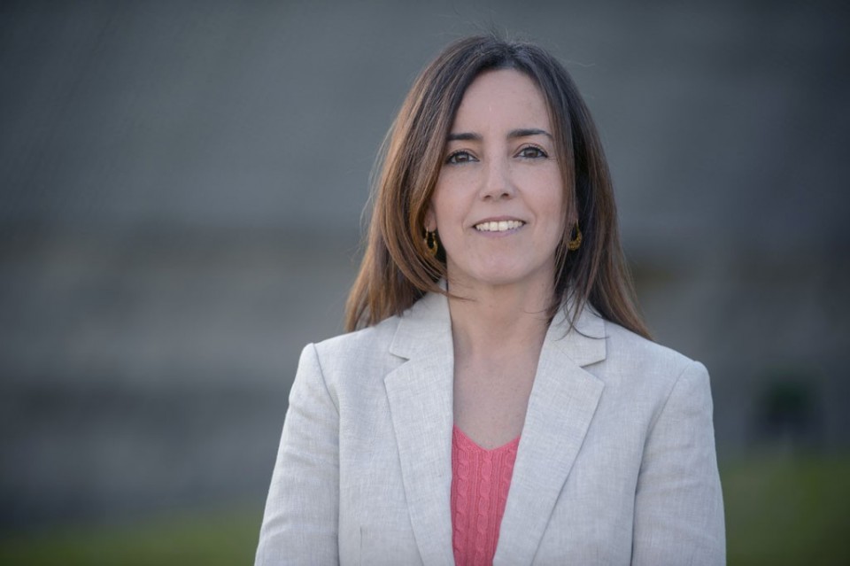 Isabel Carvalhais considera “aberrantes e intoleráveis” disparidade salarial entre homens e mulheres