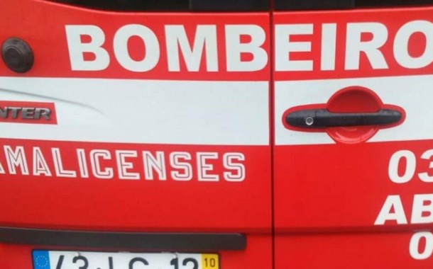 Bebé escapa ileso a atropelamento protegido pelo carrinho em Joane