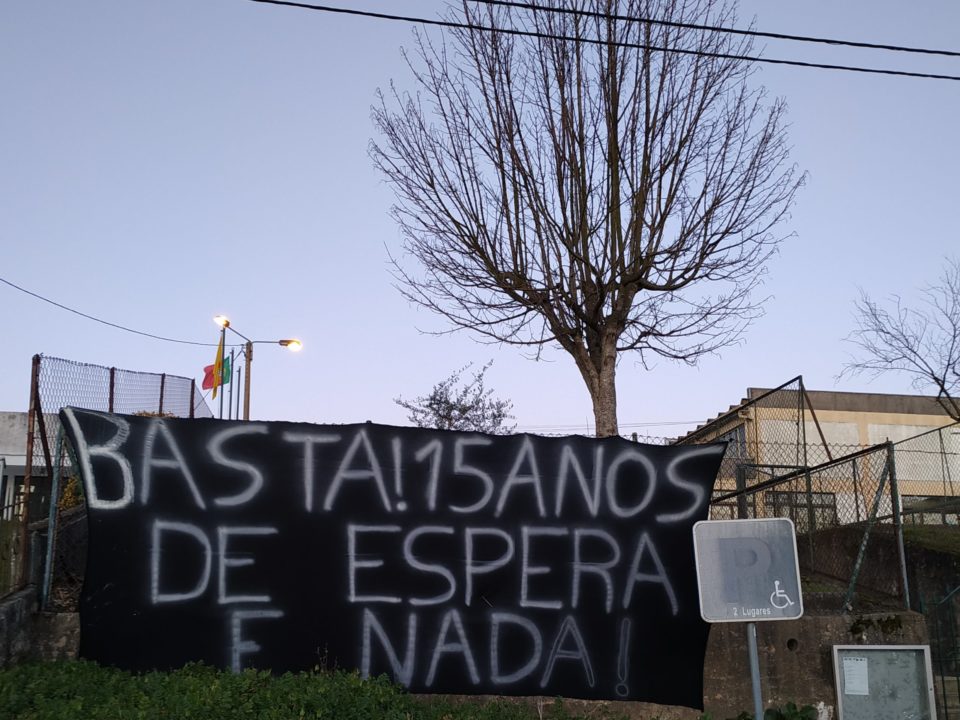 MESA junta-se a protesto em escola de Barcelos onde alunos recusam usar casas de banho