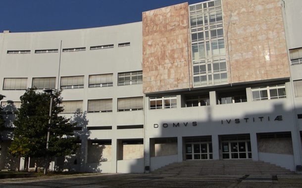 Braga. Encontrou um amigo de escola e começou a extorqui-lo