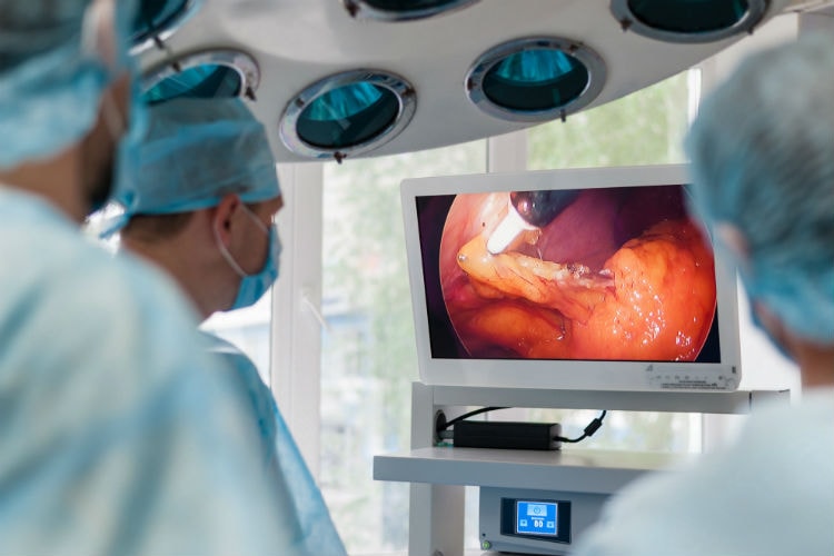 Hospitais de Viana e Guimarães transmitem endoscopia ao vivo a especialistas em Braga