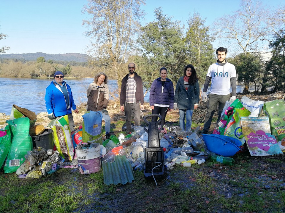 PAN recolhe cerca de dois mil litros de lixo no rio Cávado, em Barcelos