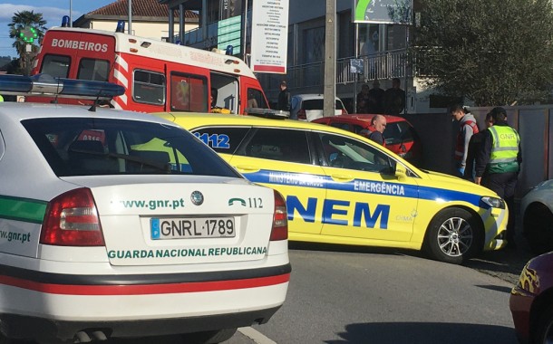 Famalicão - Mulher morre atingida por carro em despist