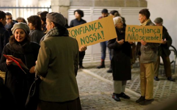 Assembleia Municipal de Braga aprova venda da Fábrica Confiança com protestos à porta