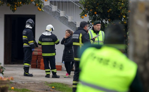Queda de parede deixa homem soterrado em Braga