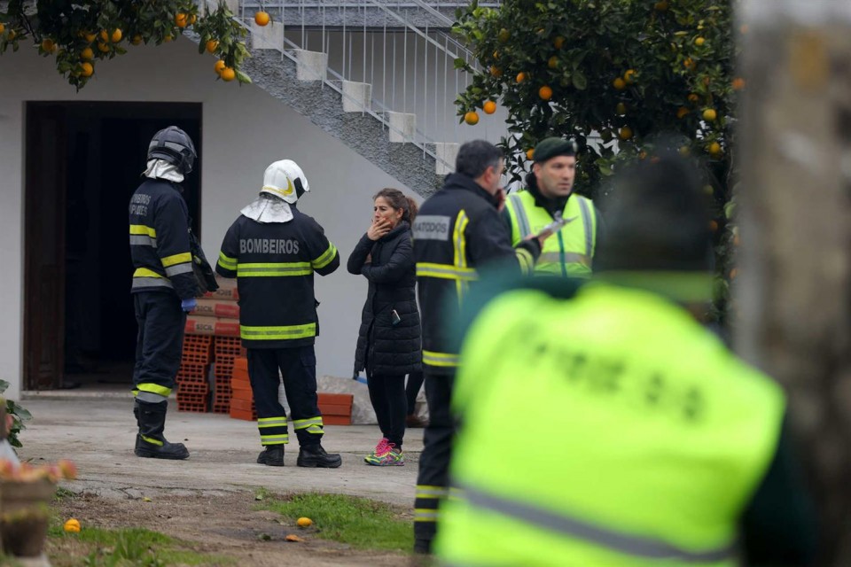 Queda de parede deixa homem soterrado em Braga