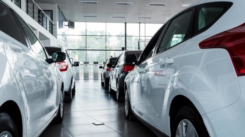 Venda de automóveis cai pela primeira vez em sete anos