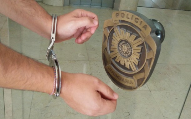 Prisão domiciliária para assaltante que esfaqueou dono de café em Braga