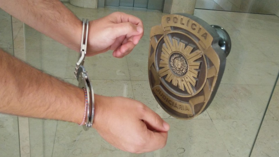Prisão domiciliária para assaltante que esfaqueou dono de café em Braga