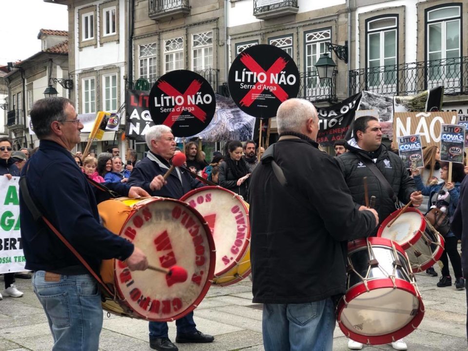 Centenas marcham contra “hecatombe” da prospecção de lítio em Viana do Castelo