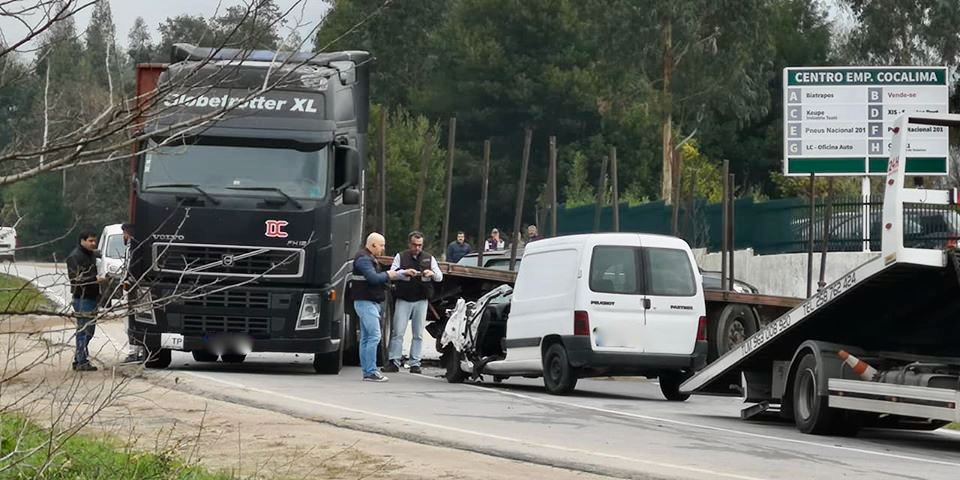 Um morto em colisão entre carro e camião em Ponte de Lima