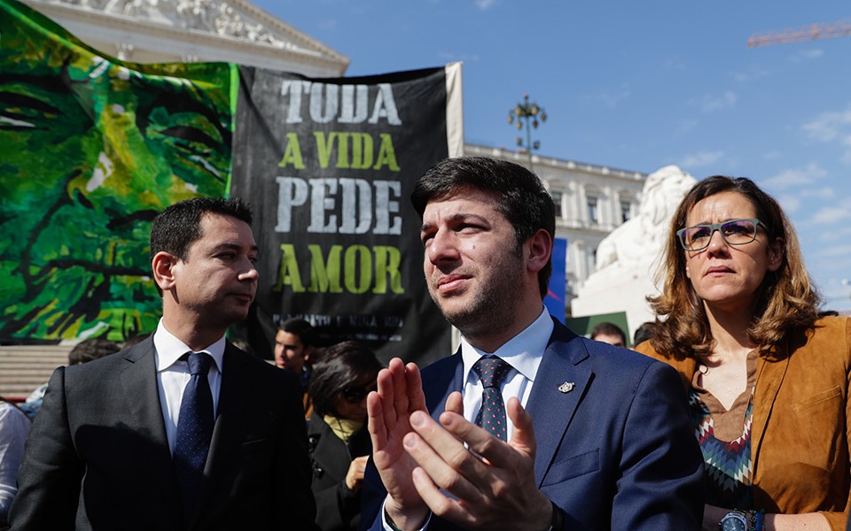 CDS insiste em Amares no referendo sobre eutanásia