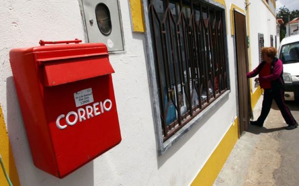Carteiro acusado de violar cartas e furtar e usar cartões de crédito em Barcelos