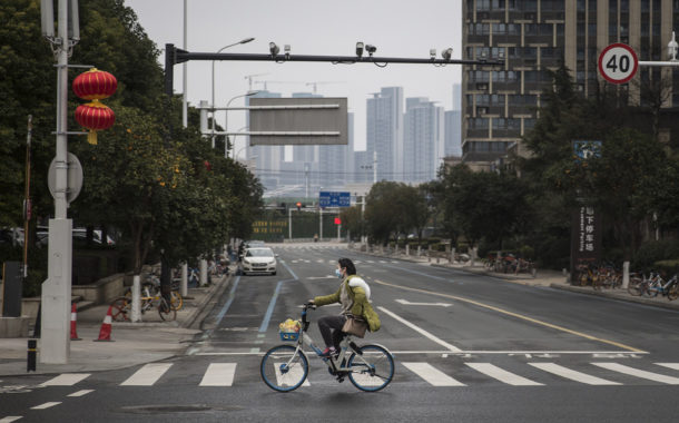 Desapareceu outro jornalista chinês que publicava vídeos de Wuhan (c/vídeo)