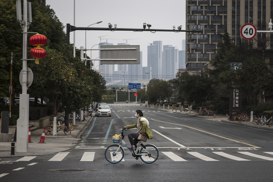 Desapareceu outro jornalista chinês que publicava vídeos de Wuhan (c/vídeo)