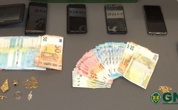 Quatro jovens vão aguardar julgamento na cadeia por furto em lojas de Braga e Ponte de Lima