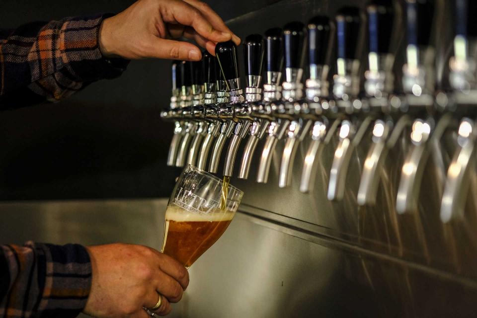 COVID-19.  ‘Letra’ junta-se a cervejeiros artesanais para oferecer 100 mil litros de desinfectante