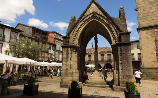 Covid-19. Guimarães cancela todas actividades, mas mantém serviços municipais abertos para “casos de urgência”