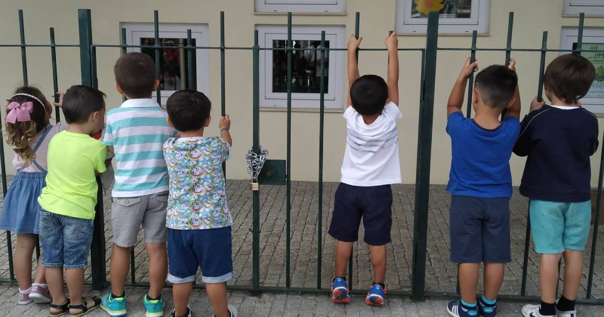 Covid-19. Governo decide fecho das escolas esta quarta-feira