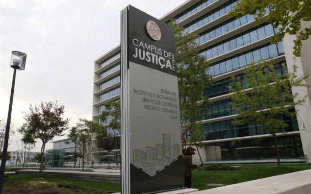 Homem condenado a 21 anos de prisão por mais de 2800 crimes sexuais contra menores