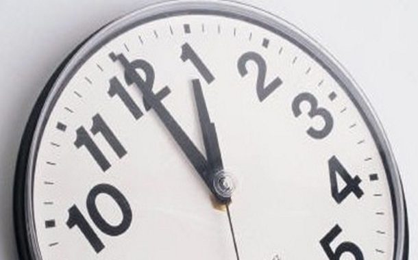 Não esqueça de adiantar o relógio 1 hora esta madrugada