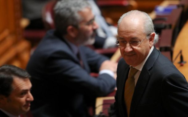 Rui Rio deixa o plenário em protesto...contra a própria bancada