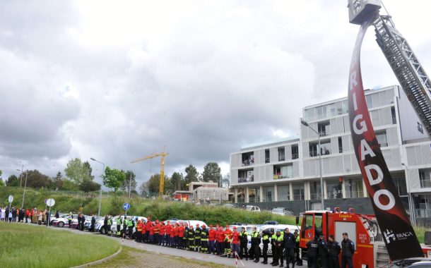 Forças de Segurança, bombeiros e Protecção Civil homenageiam profissionais de saúde do Hospital de Braga