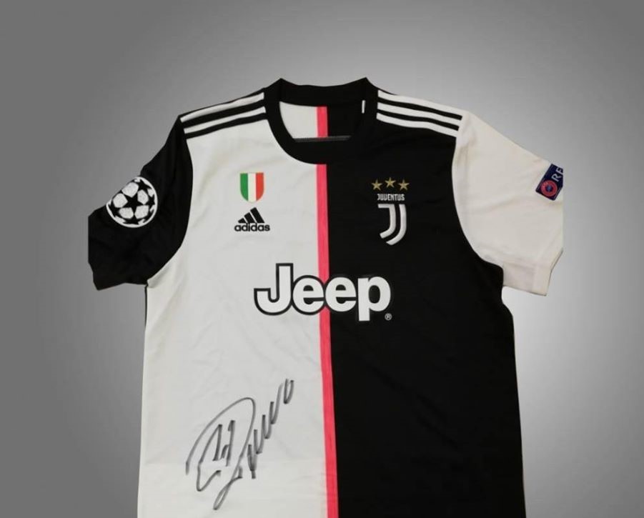 Cruz Vermelha de Braga licita t-shirt da Juventus autografada por Cristiano Ronaldo
