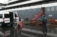 Polícia Marítima vigia desembarque da tripulação de navio de passageiros atracado em Viana do Castelo