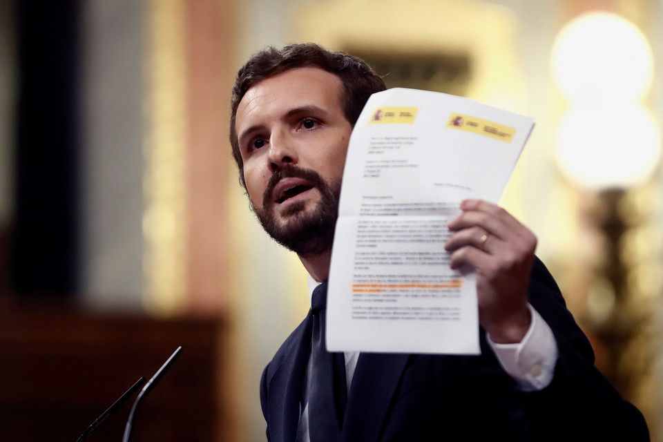 “Como é possível Portugal ter 700 mortos e nós mais de 20.000’?”, pergunta líder da oposição espanhola