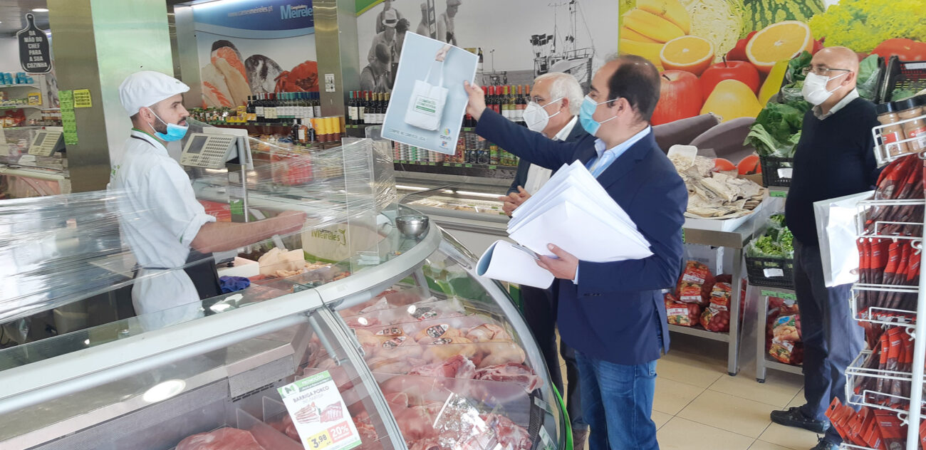 AEVH iniciou na Vila de Prado campanha de apoio à retoma do comércio local