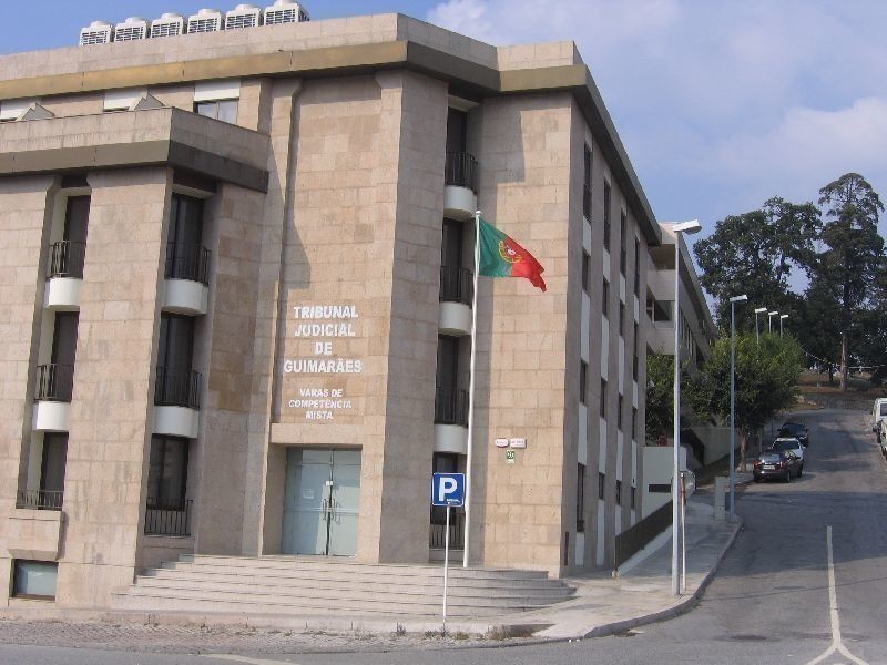 Ex-fuzileiro condenado a 18 anos de cadeia por matar vizinha em esplanada de Guimarães