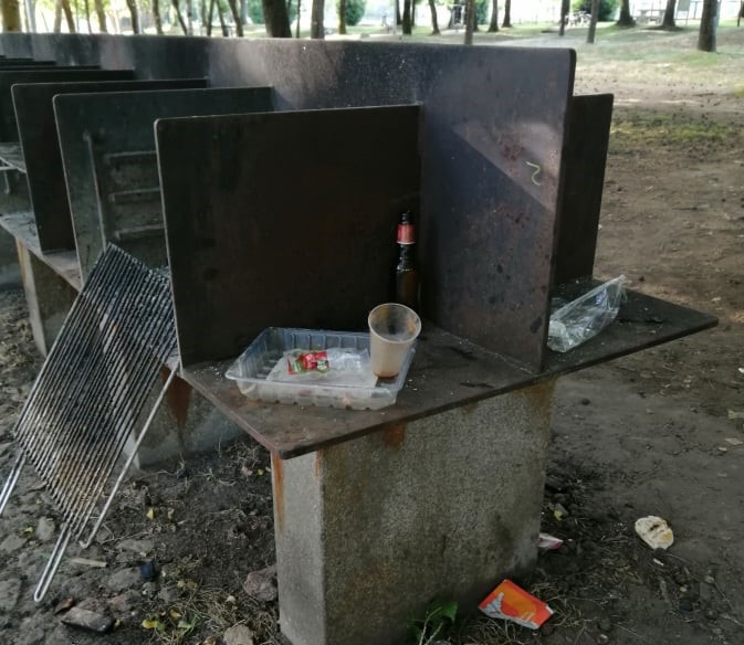 Domingo de calor deixa praia de Adaúfe e Bom Jesus com lixo e marcas de vandalismo (c/vídeos)