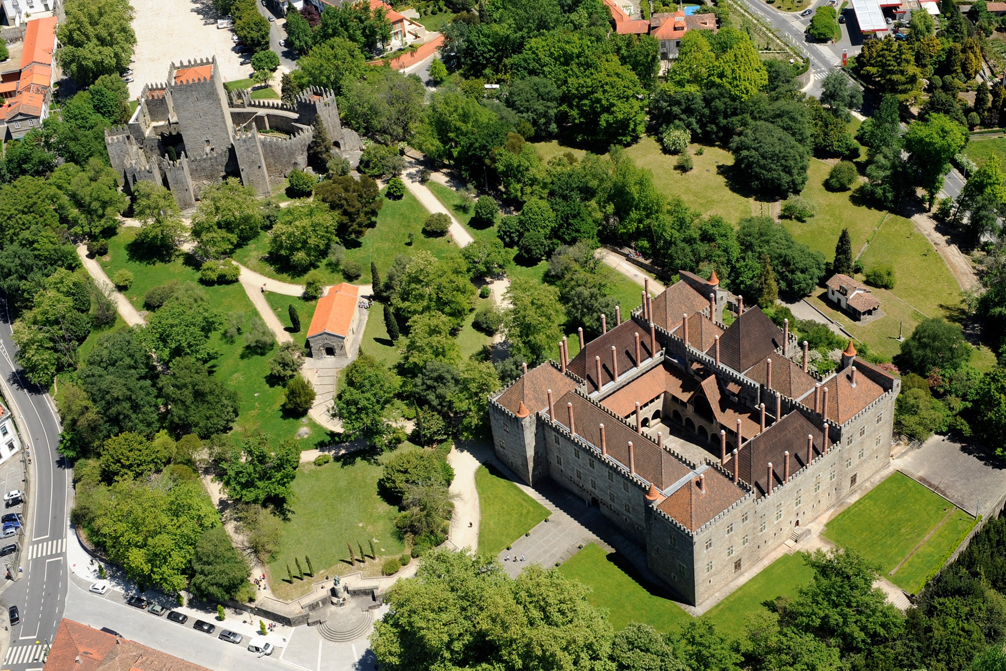 Guimarães reabre equipamentos municipais