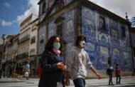 Portugal regista mais 294 infecções e cinco mortes pelo covid-19. Governo cria gabinetes de intervenção para Lisboa