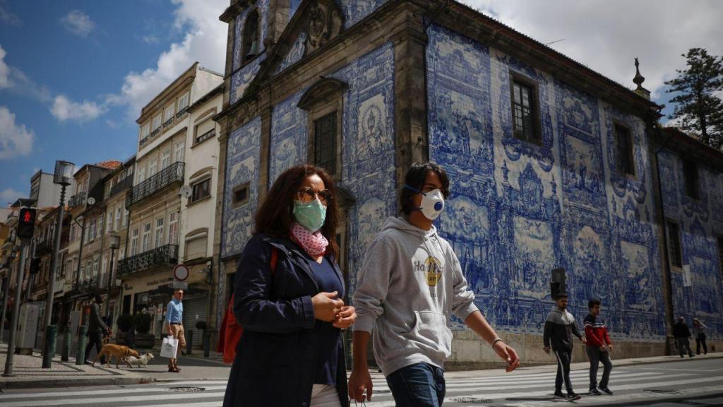 Portugal regista mais 294 infecções e cinco mortes pelo covid-19. Governo cria gabinetes de intervenção para Lisboa