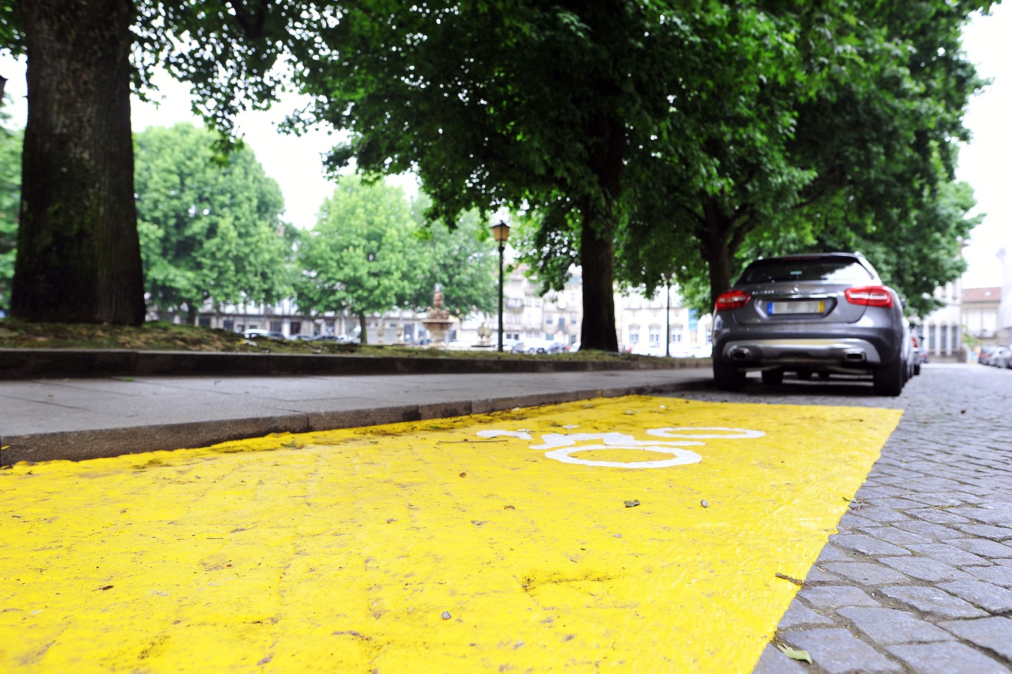 Braga cria lugares de estacionamento reservados a motociclos