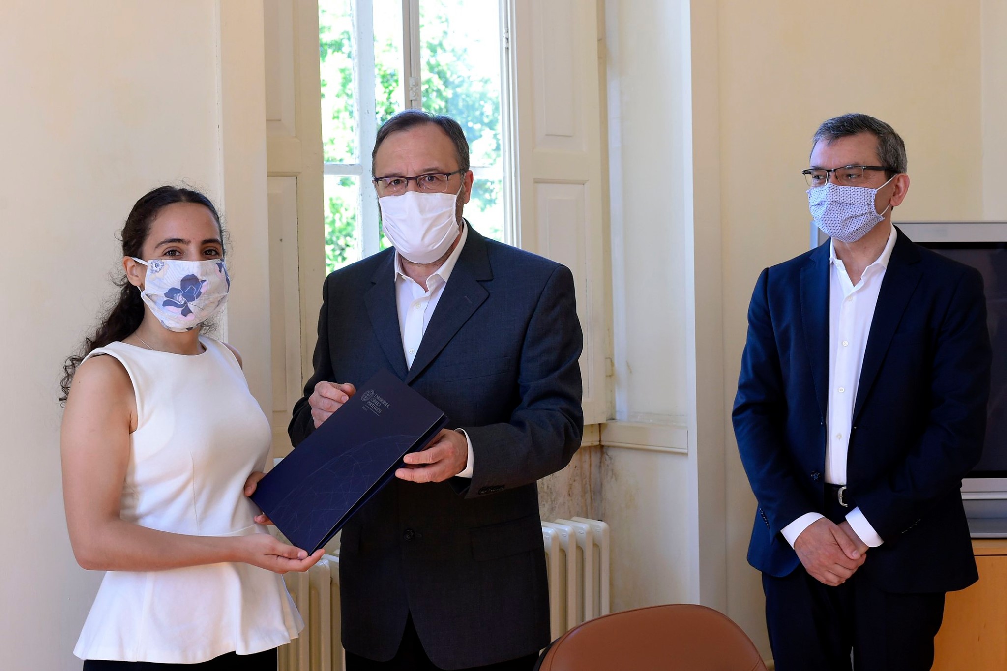 Braga atribui bolsa a melhor aluna da Universidade Católica