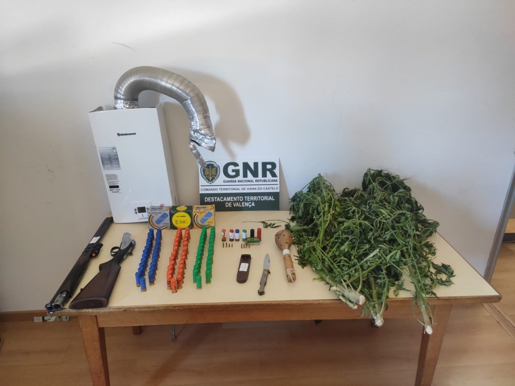 GNR deteve dois homens por tráfico de droga e posse de armas proibidas em Valença e Cerveira