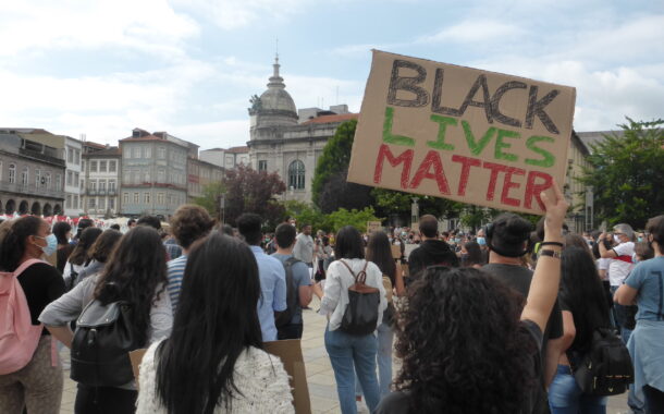 SOS Racismo demarca-se de actos de vandalismo e condena mensagens de ódio