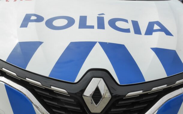 PSP de Famalicão apanha assaltante a residência escondido debaixo de carro