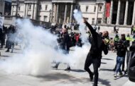 Manifestantes em Londres acusam extrema-direita de violência